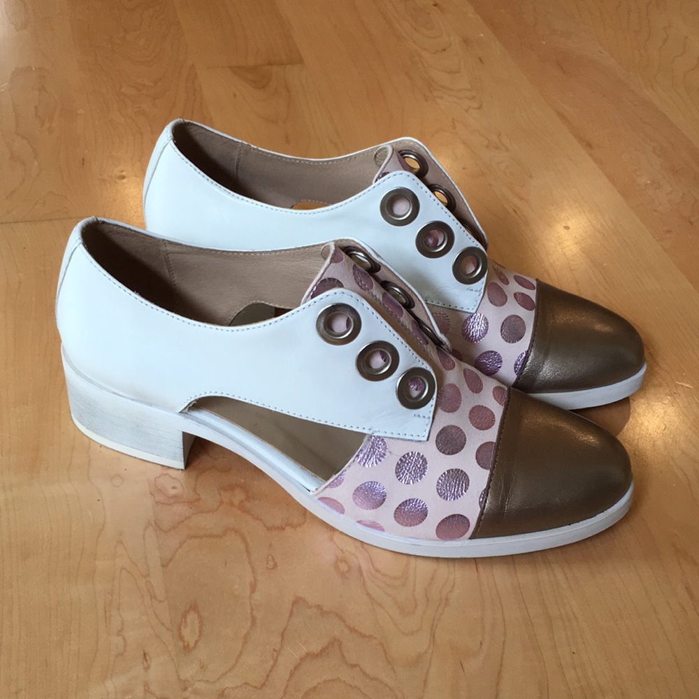 Unity In Diversity Valley Leather Metallic Oxford - Picture 6 of 14